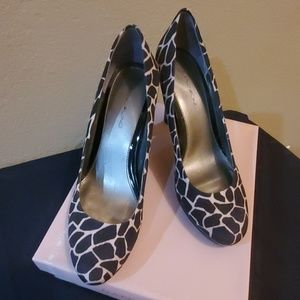 Bandolino Giraffe Animal print heels